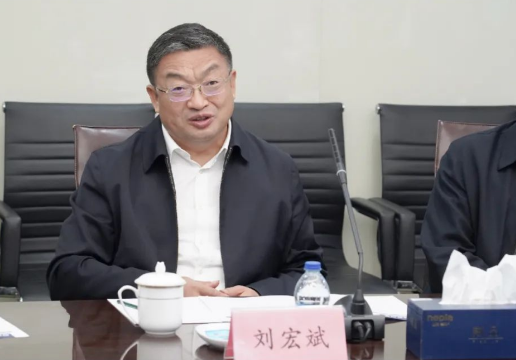 中石化高級(jí)副總裁劉宏斌一行益臨神開(kāi)參觀(guān)考察(圖3) 中石化高級(jí)副總裁劉宏斌一行益臨神開(kāi)參觀(guān)考察(圖3)