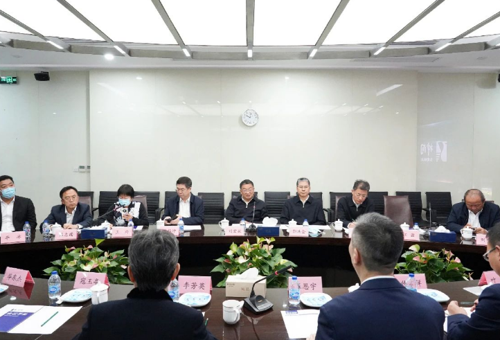 中石化高級(jí)副總裁劉宏斌一行益臨神開(kāi)參觀(guān)考察(圖1) 中石化高級(jí)副總裁劉宏斌一行益臨神開(kāi)參觀(guān)考察(圖1)